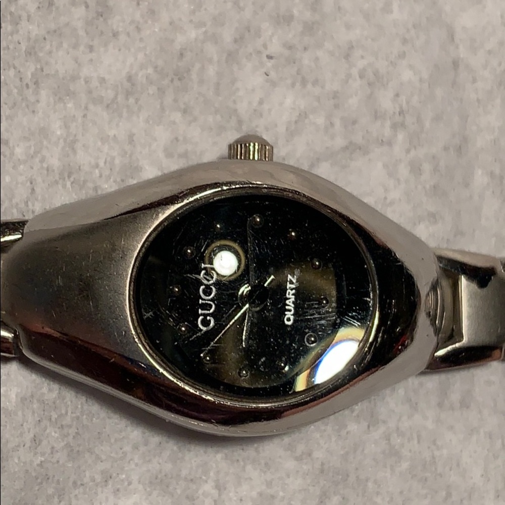 Gucci Vintage watch preloved GVC - Picture 3 of 11